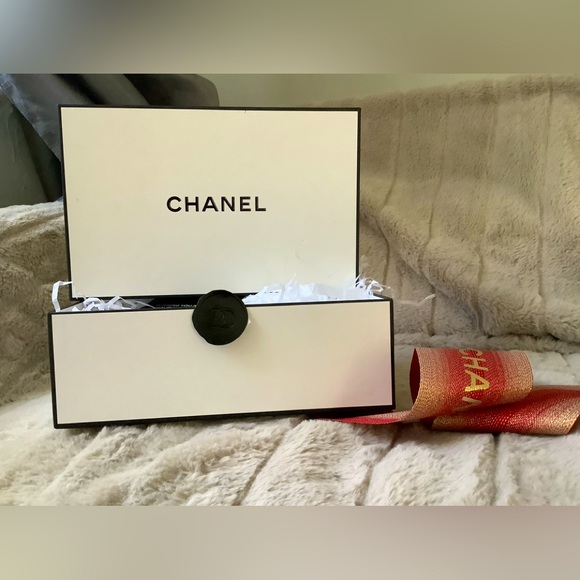 CHANEL EMPTY GIFT BOX AND RIBBON - Picture 1 of 6